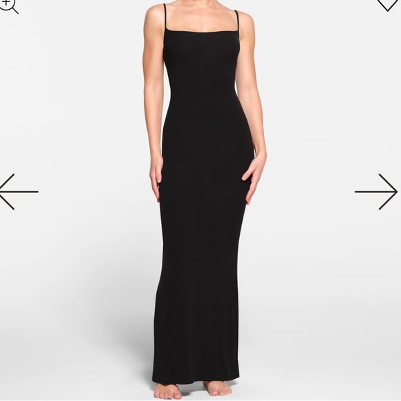 Elegant Black Evening Gown - Picture 1 of 2